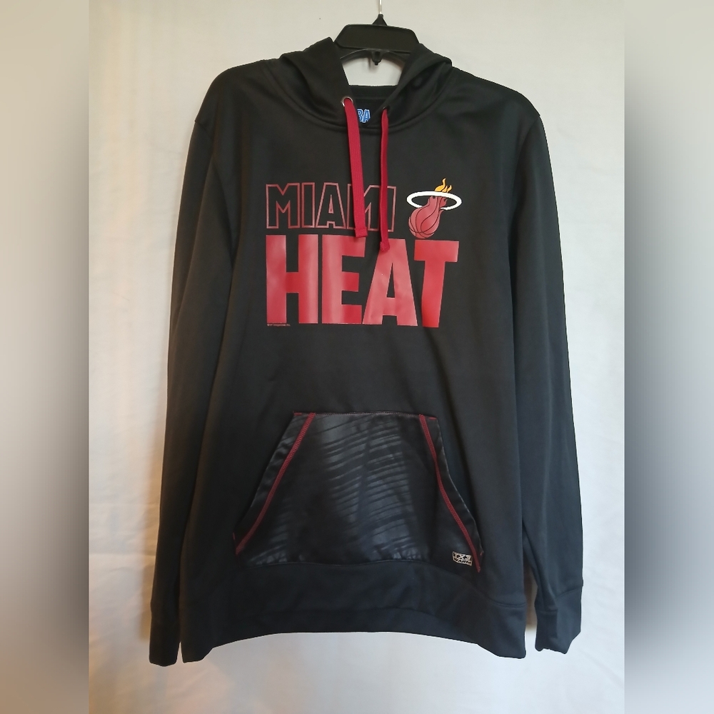 Miami Heat NBA Black Pullover Hoodie.